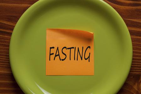 ultimate fast,Jesus life,fast,fasting,lent,lenten,giving up for lent,God's power,fasting from power,Alicia Britt Chole,40 Days of Decrease,commitment,discipleship,discipline,humility,priorities